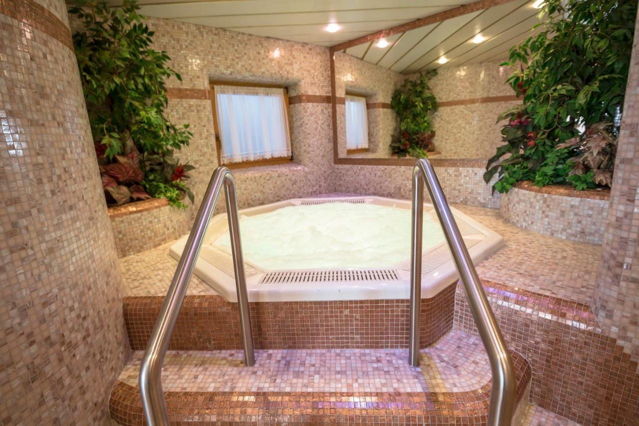 Hotel Maibad Випитено Экстерьер фото